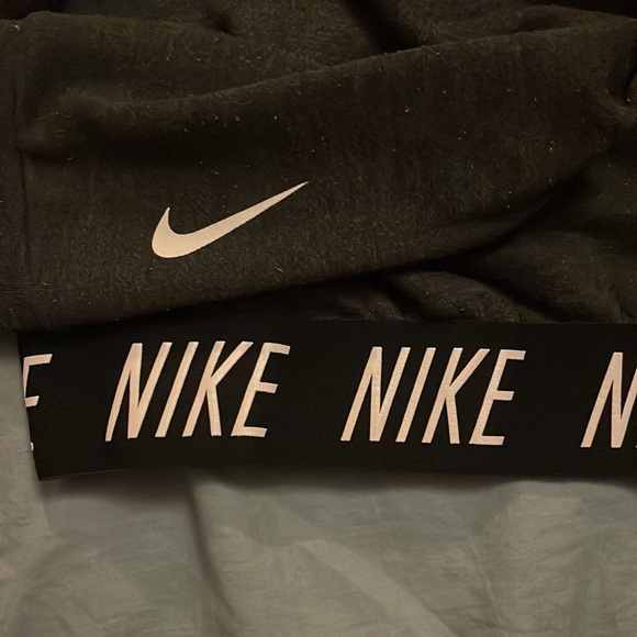 Nike Crop Top - Picture 4 of 5